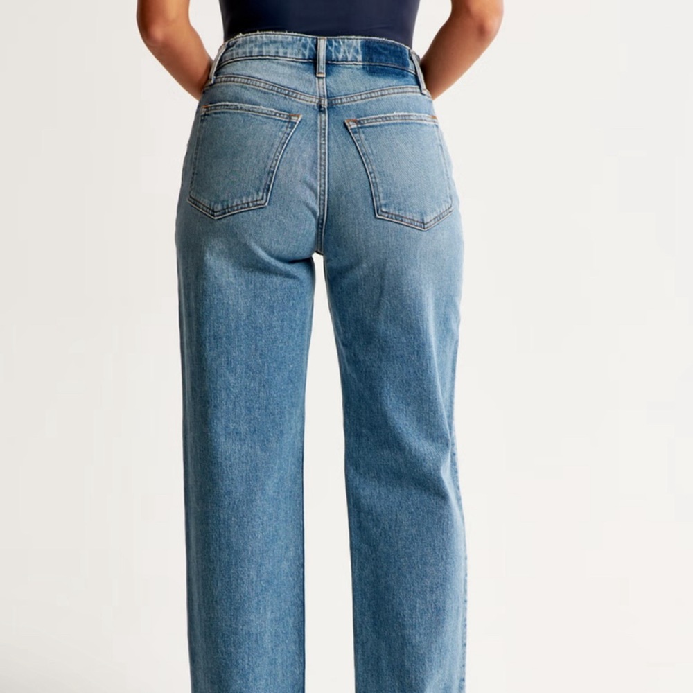 Abercrombie & Fitch Curve Love High Rise 90s Relaxed Jean - Size 34/18